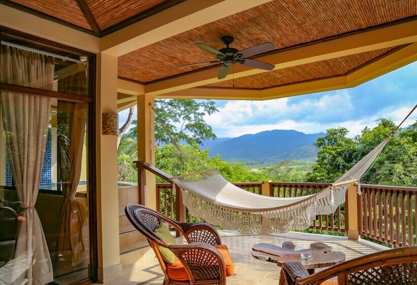 سوییت با چشم‌انداز کوه, Sleeping Giant Rainforest Lodge