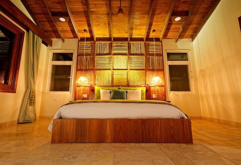 سوئیت با چشم‌انداز رودخانه, Sleeping Giant Rainforest Lodge