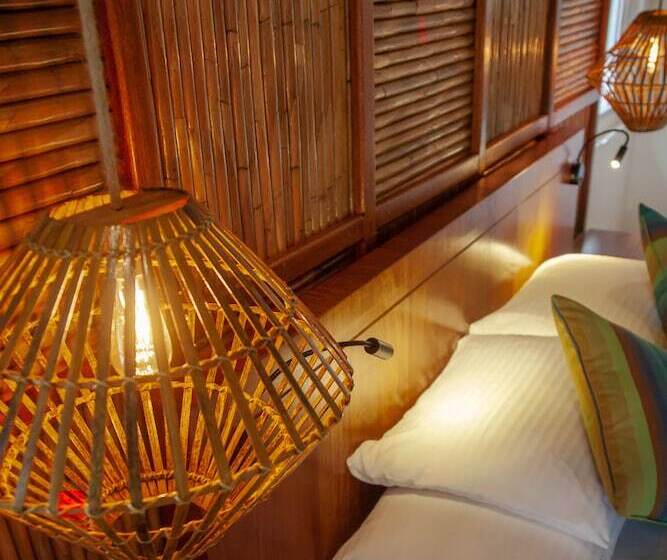 سوئیت با چشم‌انداز رودخانه, Sleeping Giant Rainforest Lodge