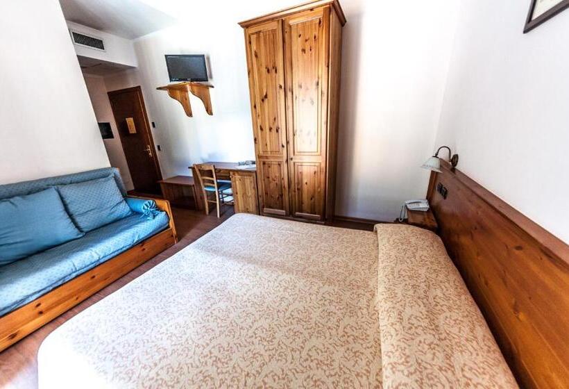 Номер Стандарт Трехместный, Albergo Meublè Vecchio Scarpone