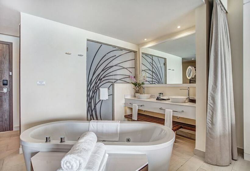 Deluxe Suite Sea View, Grand Lido Negril Aunaturel, An Autograph Collection Allinclusive Resort  Adults Only
