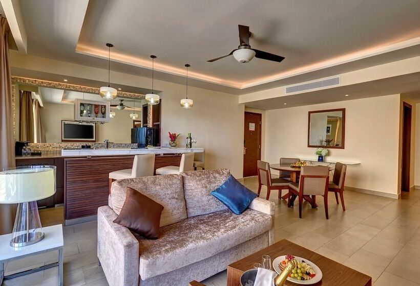 Deluxe Suite Sea View, Grand Lido Negril Aunaturel, An Autograph Collection Allinclusive Resort  Adults Only