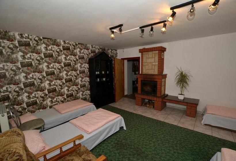 تختخواب در اتاق مشترک, Hostel Madeira