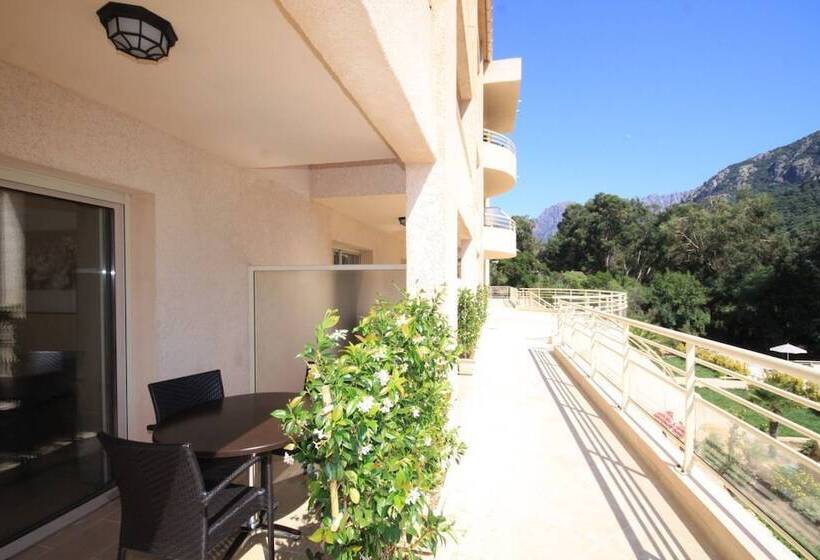 Номер Стандарт Трехместный, Hôtel Et Résidence Costa Rossa
