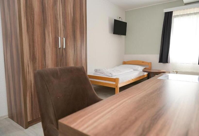 اتاق خانوادگی, Motel Plaza