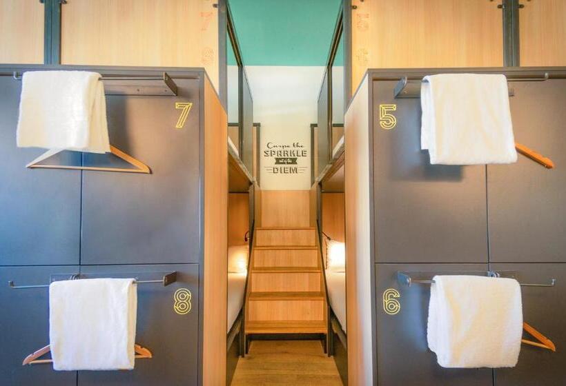 共用房间的床, Sparks Hostel