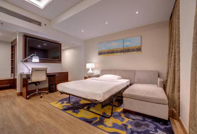 标准工作室, Courtyard By Marriott Surat