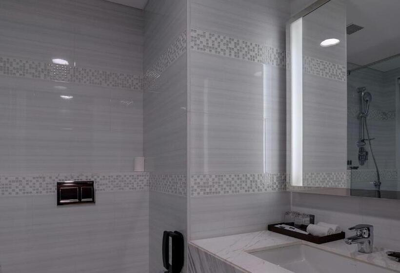 带大床的豪华间, Courtyard By Marriott Surat