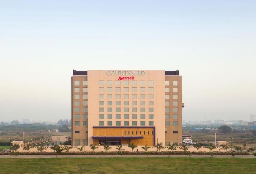 带特大床的豪华房间, Courtyard By Marriott Surat