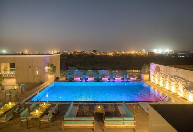 带大床的行政房间, Courtyard By Marriott Surat