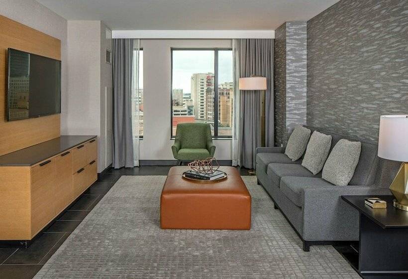 デラックススイート, Hilton Des Moines Downtown