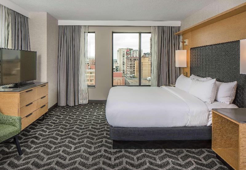 景色の見えるスイートルーム, Hilton Des Moines Downtown