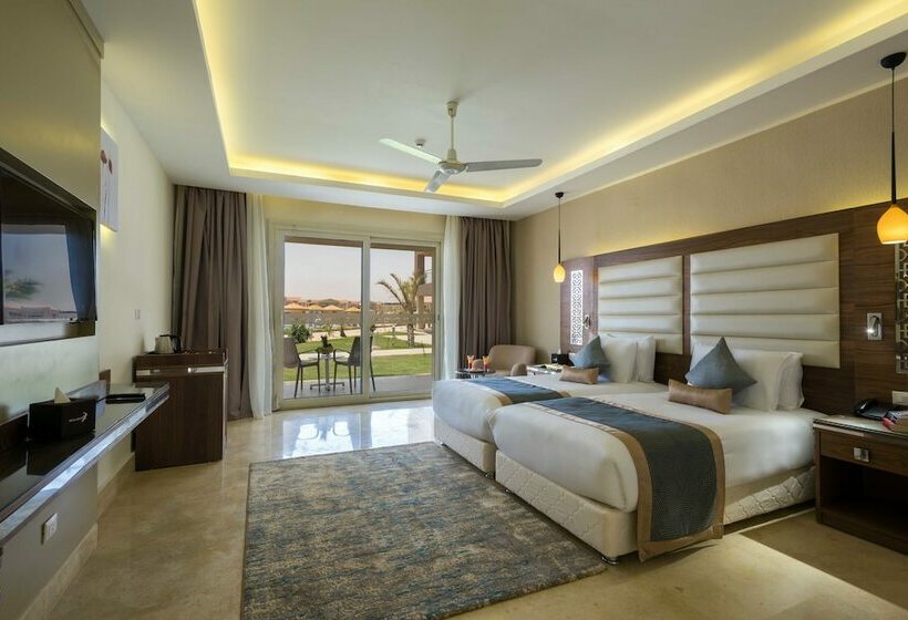 اتاق لوکس سه تخته, Pickalbatros Sea World Resort   Marsa Alam  Aqua Park