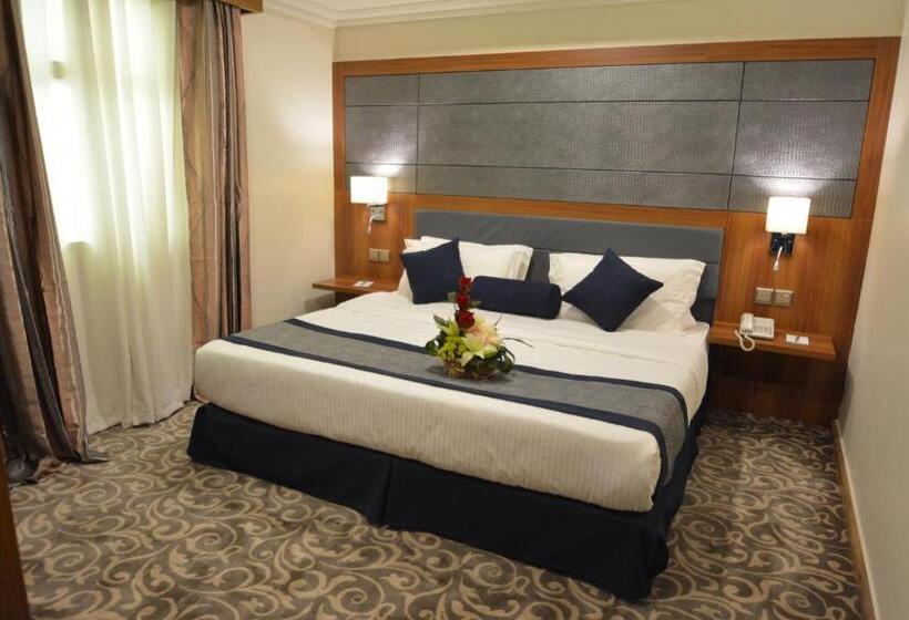 Номер Deluxe, Grandeur East