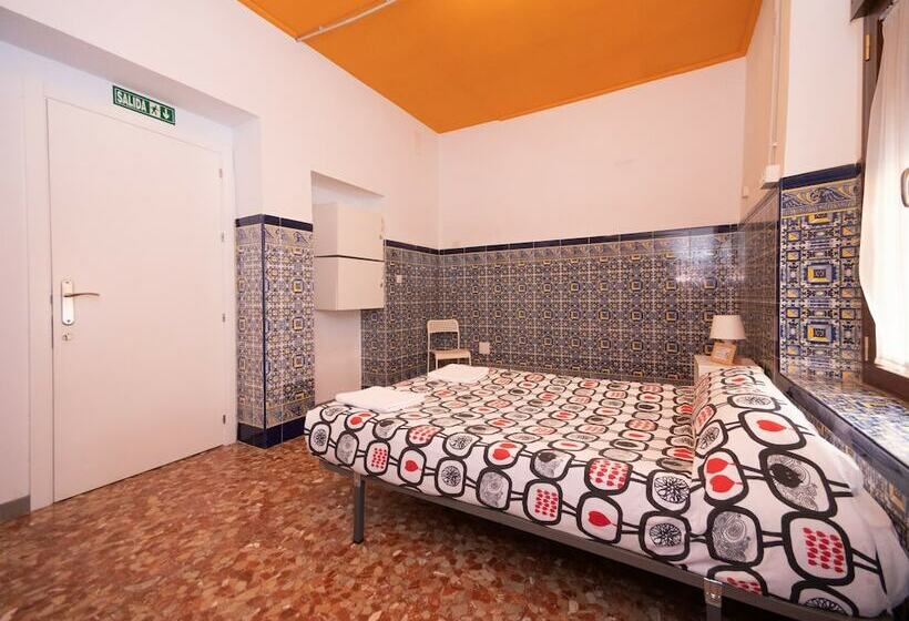 اتاق استاندارد با سرویس بهداشتی مشترک, Arc House Sevilla   Hostel