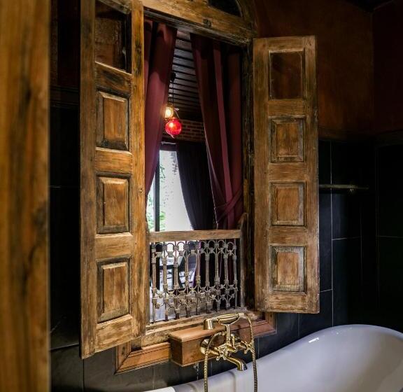 غرفة ديلوكس مزودة بشرفة, Chateau Orientale Resort