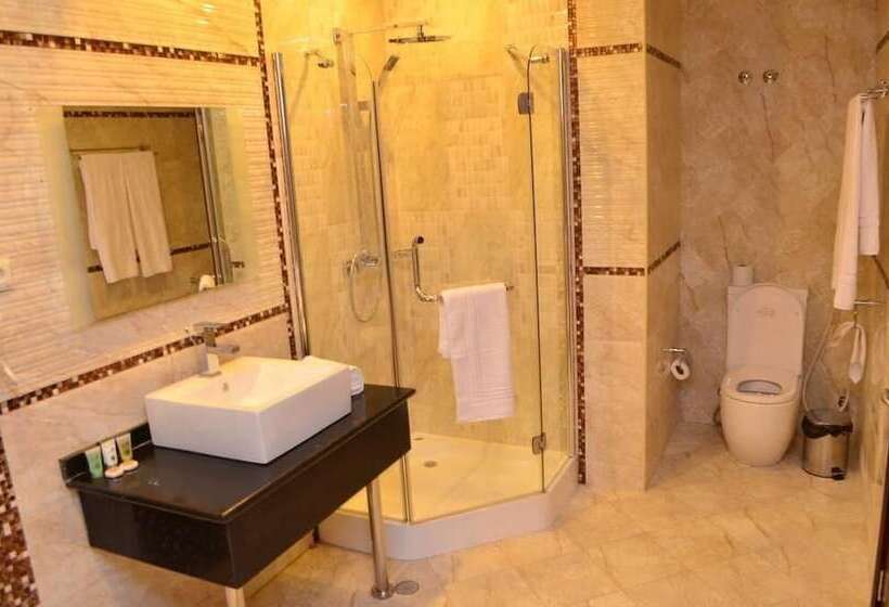 이그제큐티브 스위트, Seasons Hotel & Spa