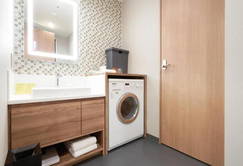 Студия Стандарт, Holiday Inn & Suites Shin Osaka, An Ihg