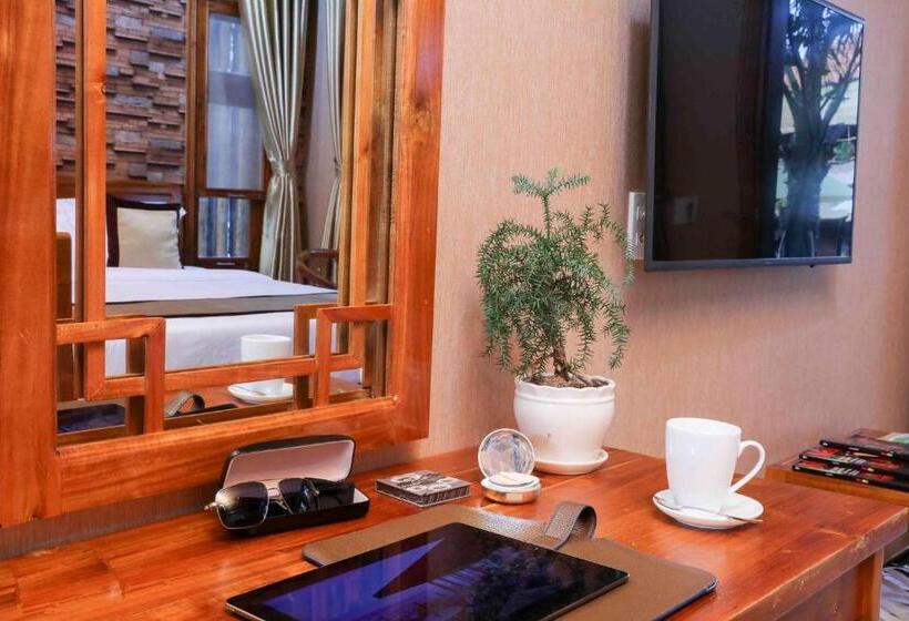 اتاق استاندارد با چشم‌انداز استخر, Golden Topaz Phu Quoc Resort