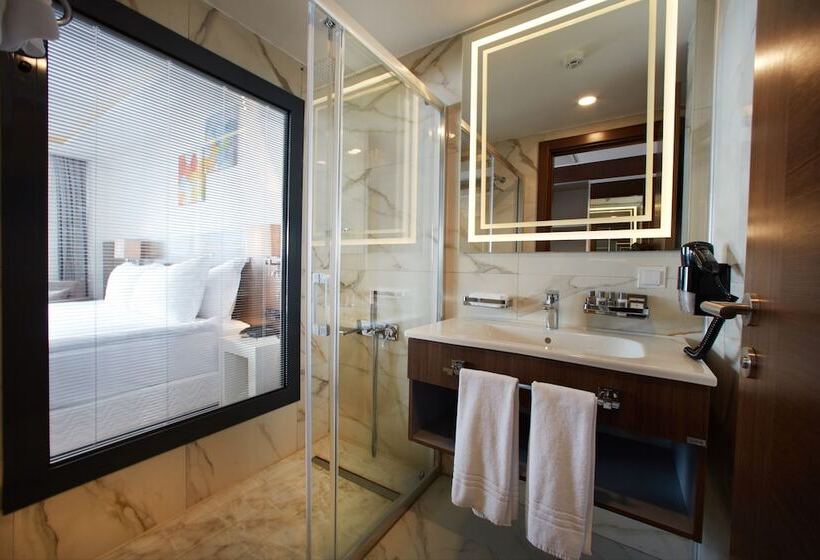 חדר דלוקס נוף לים, The Nowness Luxury Hotel & Spa