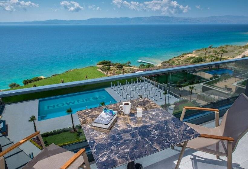 חדר דלוקס נוף לים, The Nowness Luxury Hotel & Spa