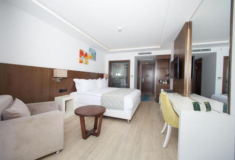 חדר דלוקס נוף לים, The Nowness Luxury Hotel & Spa