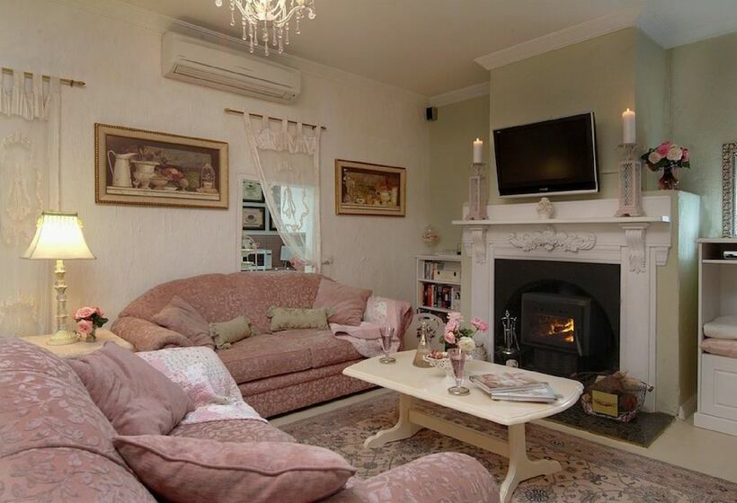 Дом 2 Спальни, Jasmine S Cottage