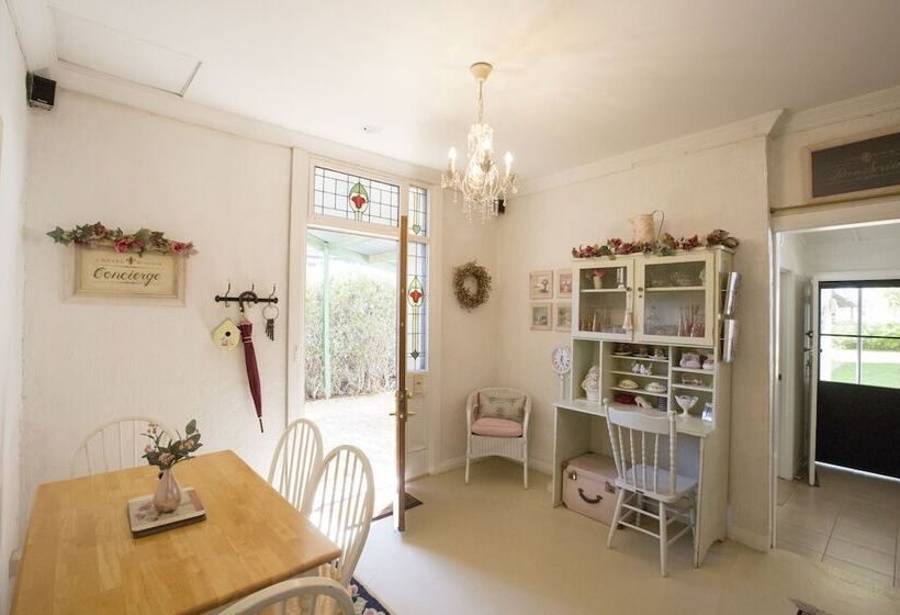 Дом 2 Спальни, Jasmine S Cottage