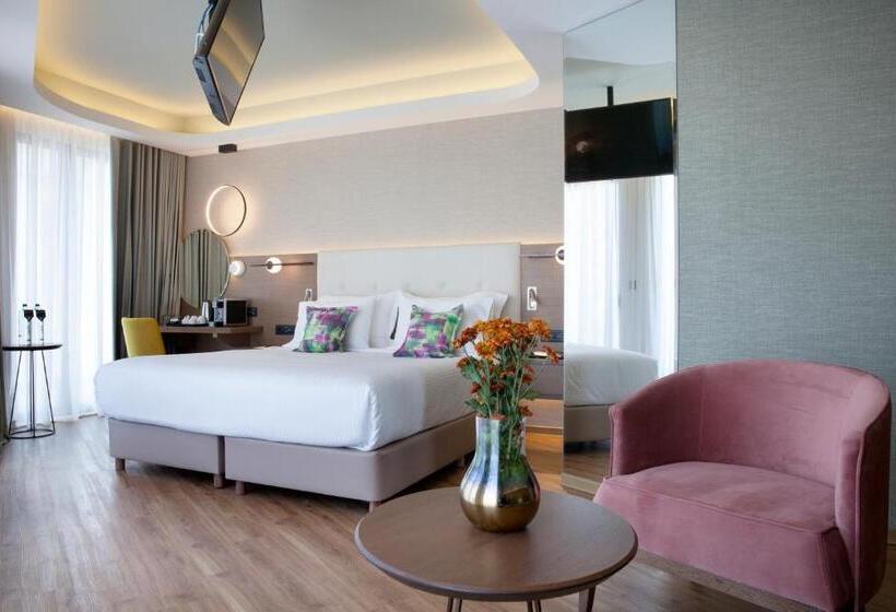 주니어 스위트 도시 전망, Wyndham Athens Residence