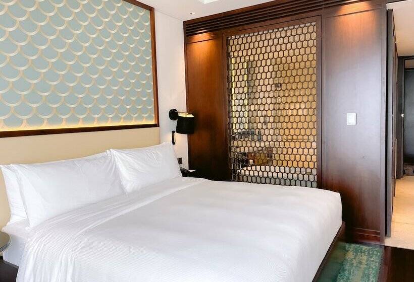 اتاق اجرایی با چشم‌انداز دریا, Hilton Da Nang