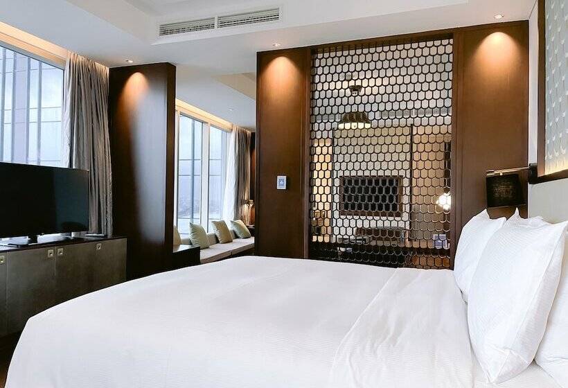سوئیت با چشم‌انداز رودخانه, Hilton Da Nang