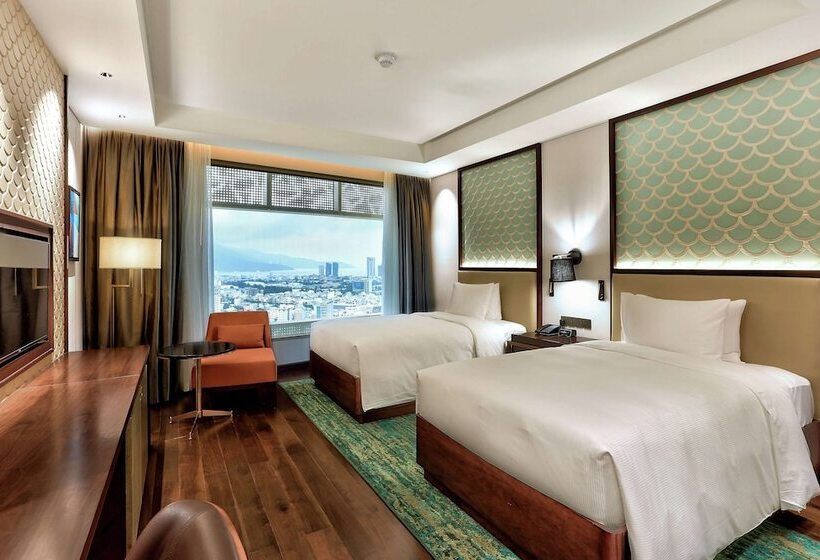 اتاق اجرایی با چشم‌انداز دریا, Hilton Da Nang