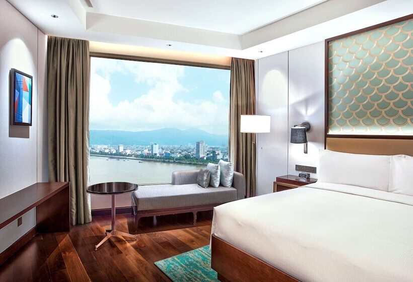 اتاق استاندارد با چشم‌انداز رودخانه, Hilton Da Nang