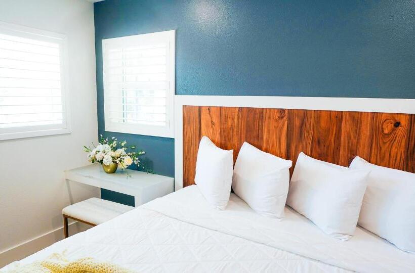 חדר דלוקס נוף בריכה, Ivory Sands Beach Suites