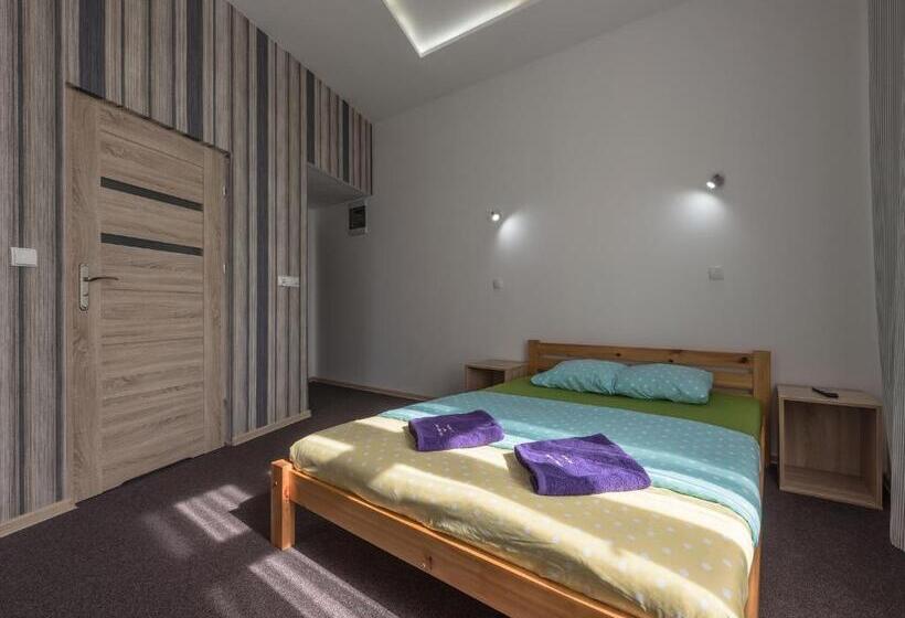 اتاق استاندارد یک نفره, Hostel 70s And Queen Apartments