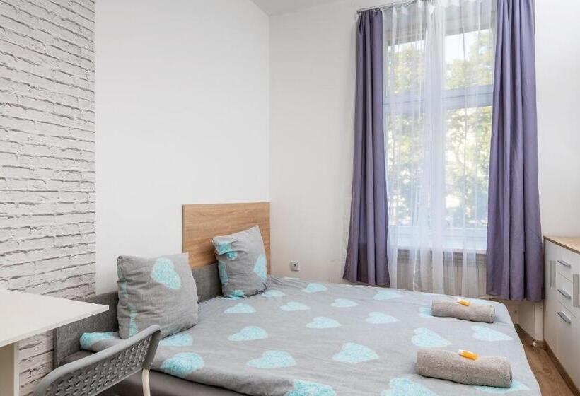 اتاق استاندارد یک نفره, Hostel 70s And Queen Apartments