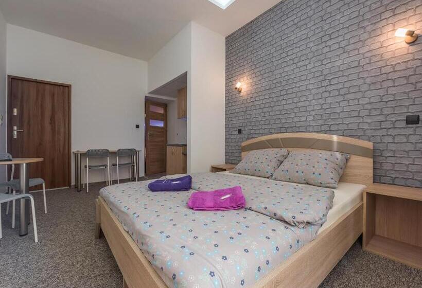 اتاق لوکس, Hostel 70s And Queen Apartments