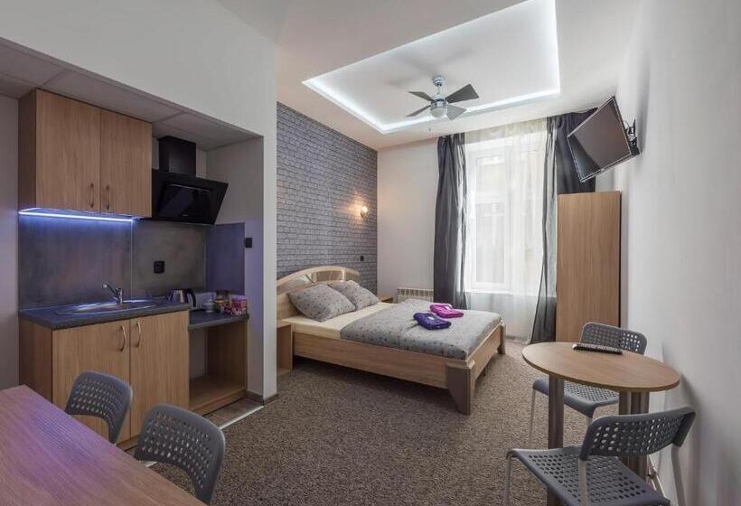 اتاق استاندارد, Hostel 70s And Queen Apartments