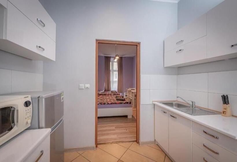 اتاق استاندارد چهار تخته, Hostel 70s And Queen Apartments