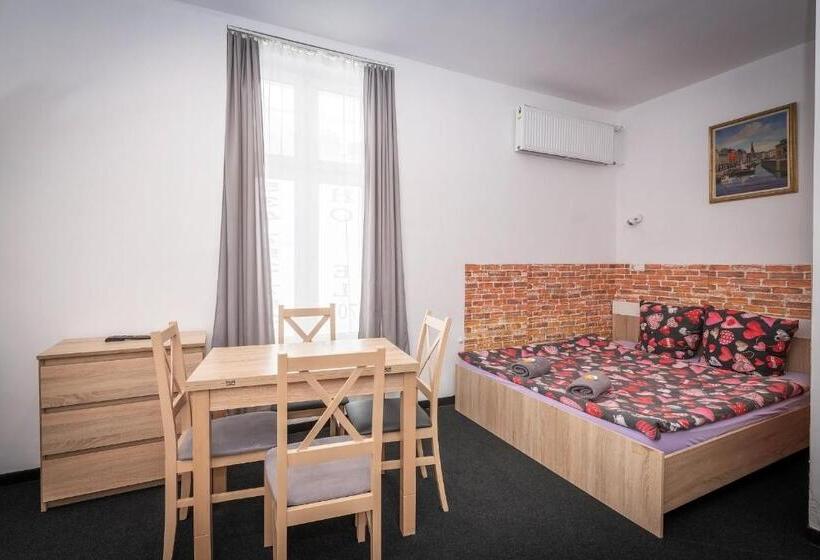 اتاق استاندارد چهار تخته, Hostel 70s And Queen Apartments