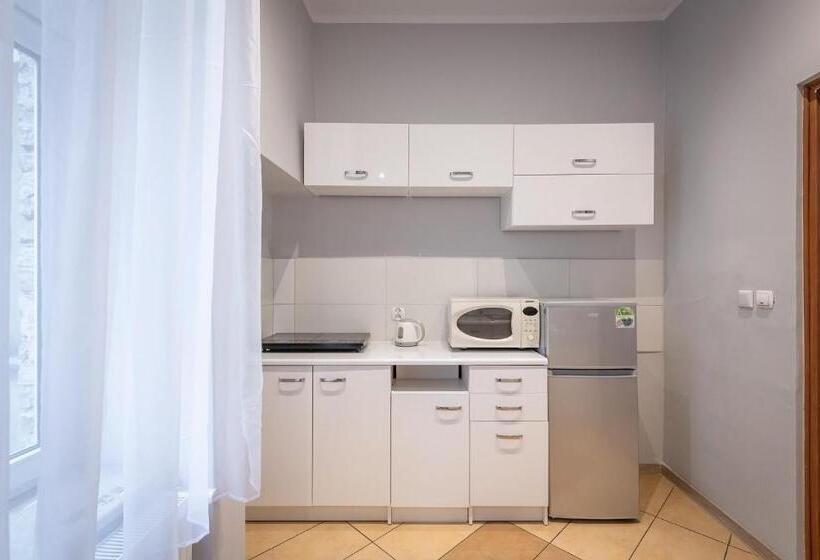 اتاق استاندارد چهار تخته, Hostel 70s And Queen Apartments