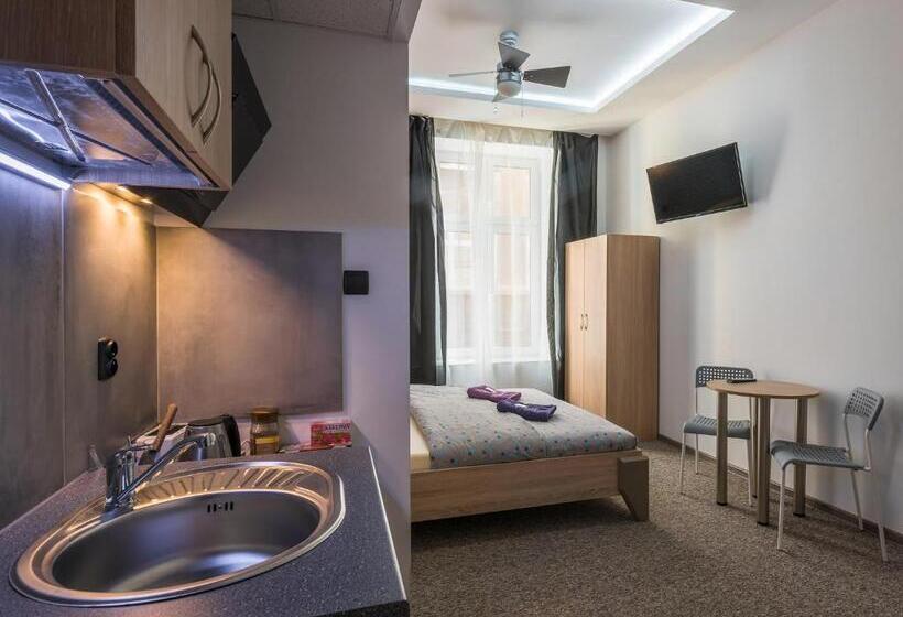 اتاق راحتی سه تخته, Hostel 70s And Queen Apartments