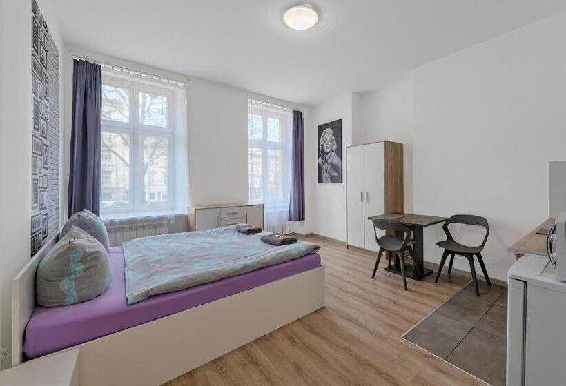 اتاق استاندارد, Hostel 70s And Queen Apartments