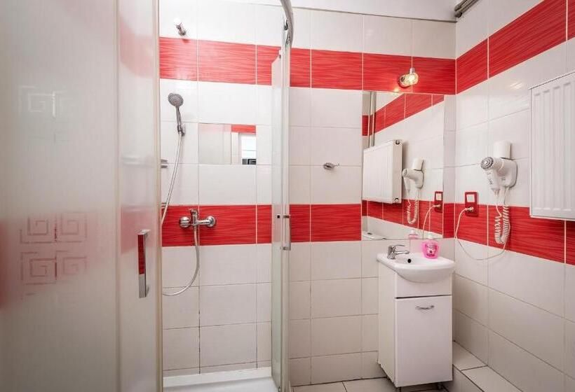اتاق استاندارد چهار تخته, Hostel 70s And Queen Apartments