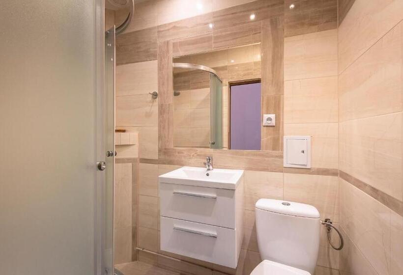 اتاق استاندارد چهار تخته, Hostel 70s And Queen Apartments
