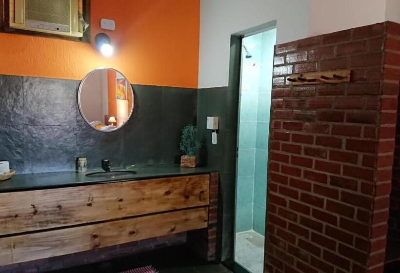 Quarto Triplo Estandar com Sacada, Pousada Céu De Tucuns