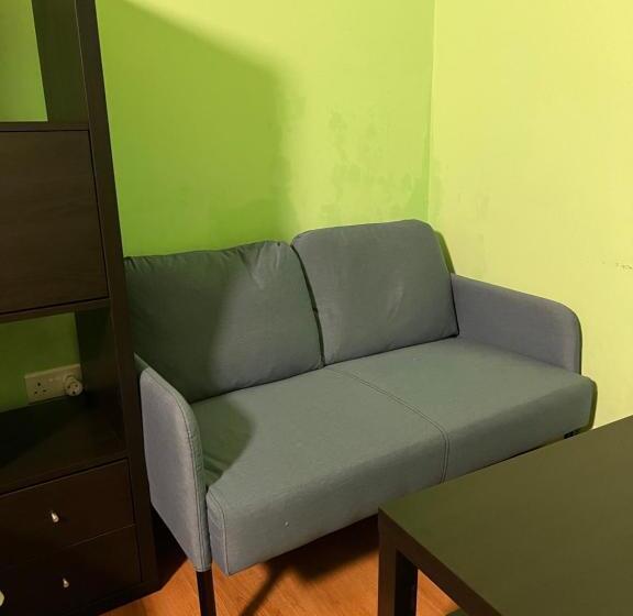 Budget Værelse, Zouglas App Guesthouse