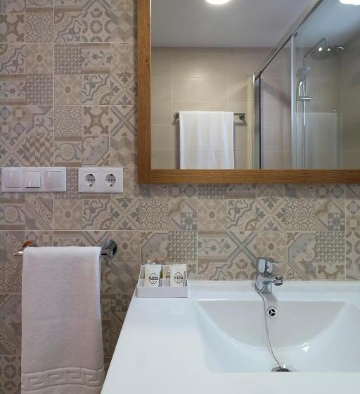 1 Bedroom Penthouse Apartment, Apartamentos Maier