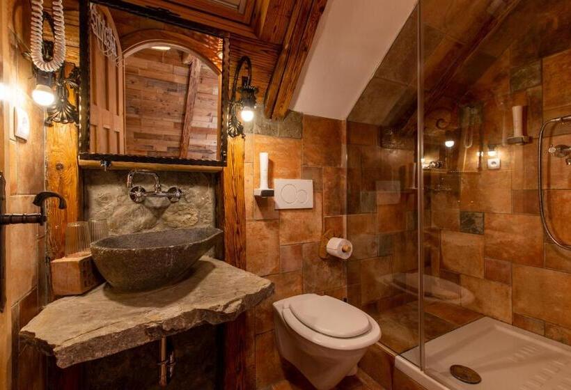اتاق سوپریور, Old Bled House