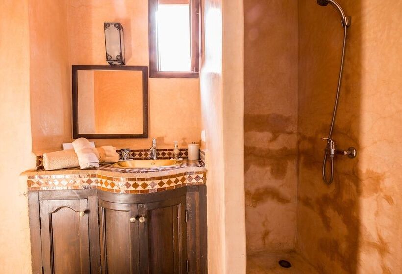 اتاق استاندارد سه نفره, Riad Toyours